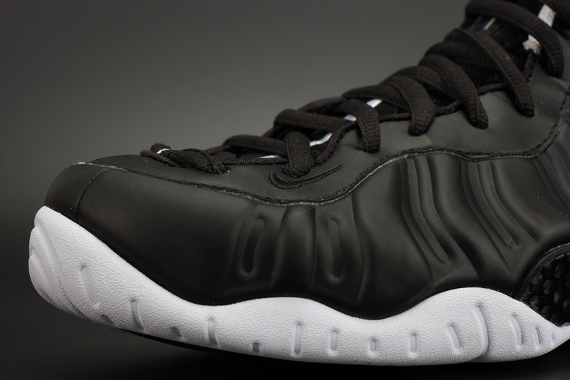 Nike Air Foamposite Pro “Dr. Doom” Black/White 624041-006