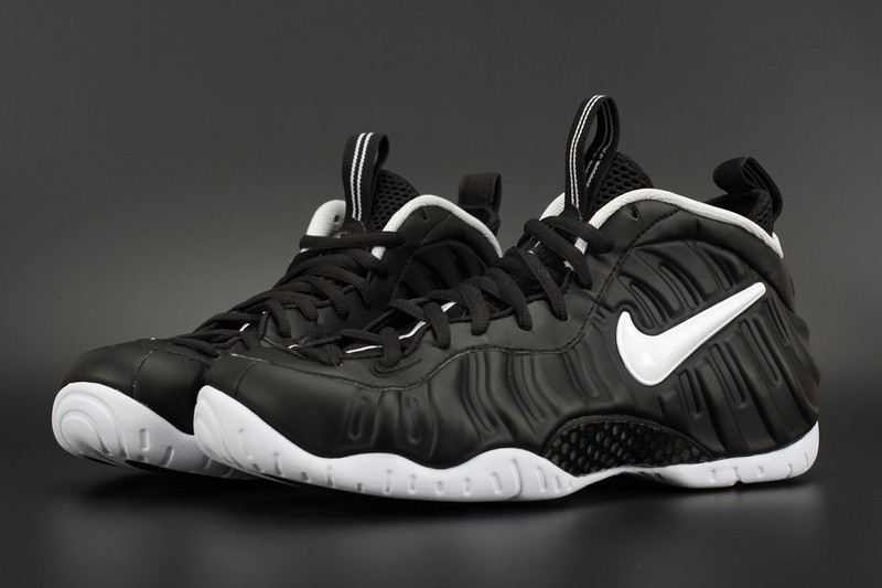 Nike Air Foamposite Pro “Dr. Doom” Black/White 624041-006