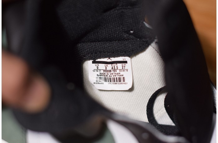 AIR JORDAN 1 RETRO HIGH OG "CLAY GREEN" 555088-135