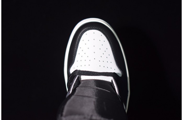 AIR JORDAN 1 RETRO HIGH OG "BLUE MOON" 555088-115