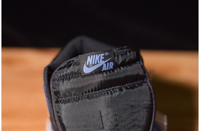 AIR JORDAN 1 RETRO HIGH OG "BLUE MOON" 555088-115