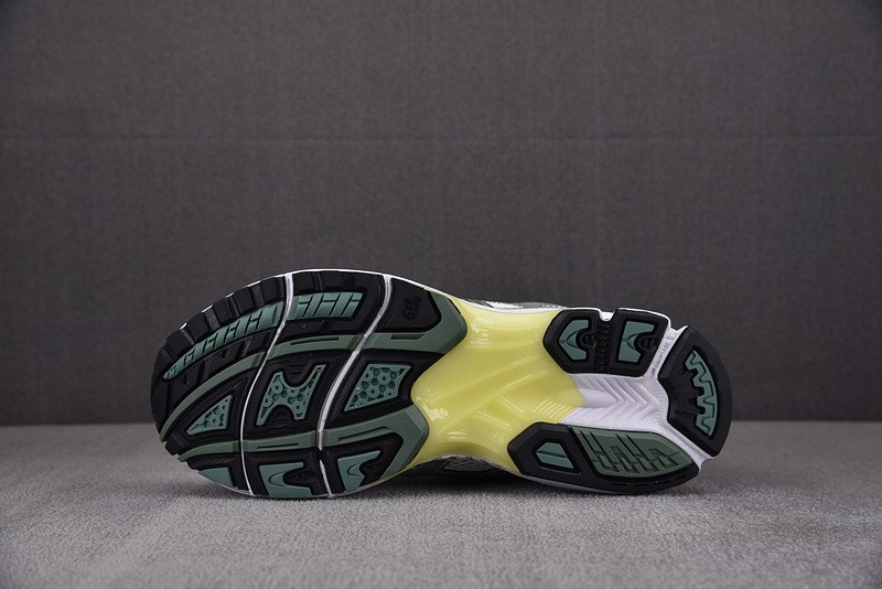 As*ic*s Gel-Kayano 14 1201A019-107