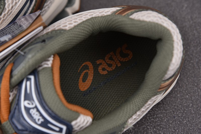 As*ic*s Gel-Kayano 14 1201A019-250