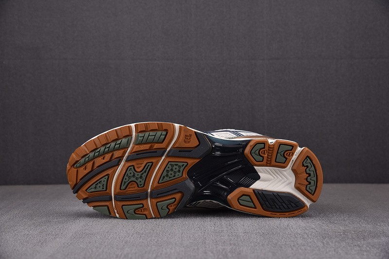 As*ic*s Gel-Kayano 14 1201A019-250