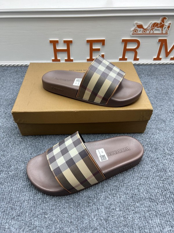 BURBER*Y Sandal2