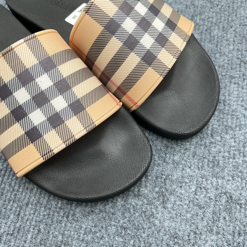 BURBER*Y Sandal1