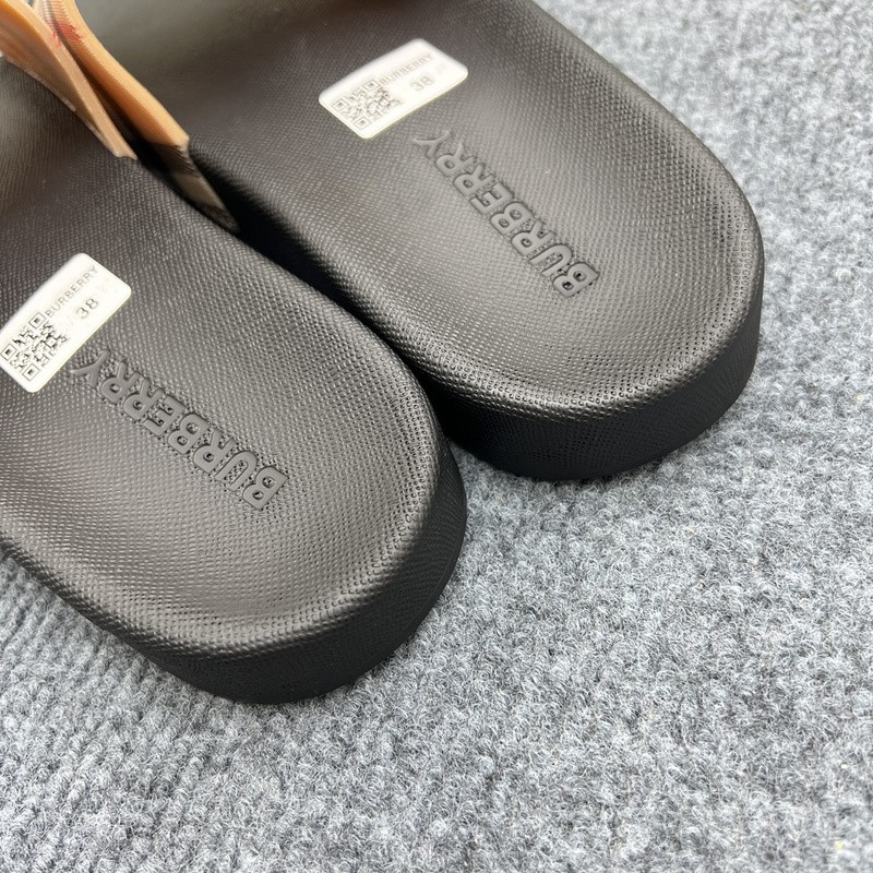 BURBER*Y Sandal1