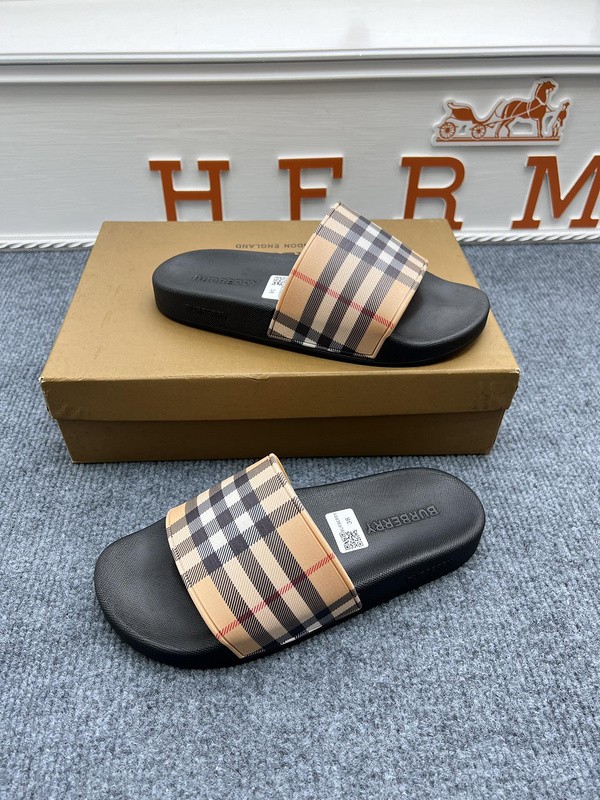 BURBER*Y Sandal1