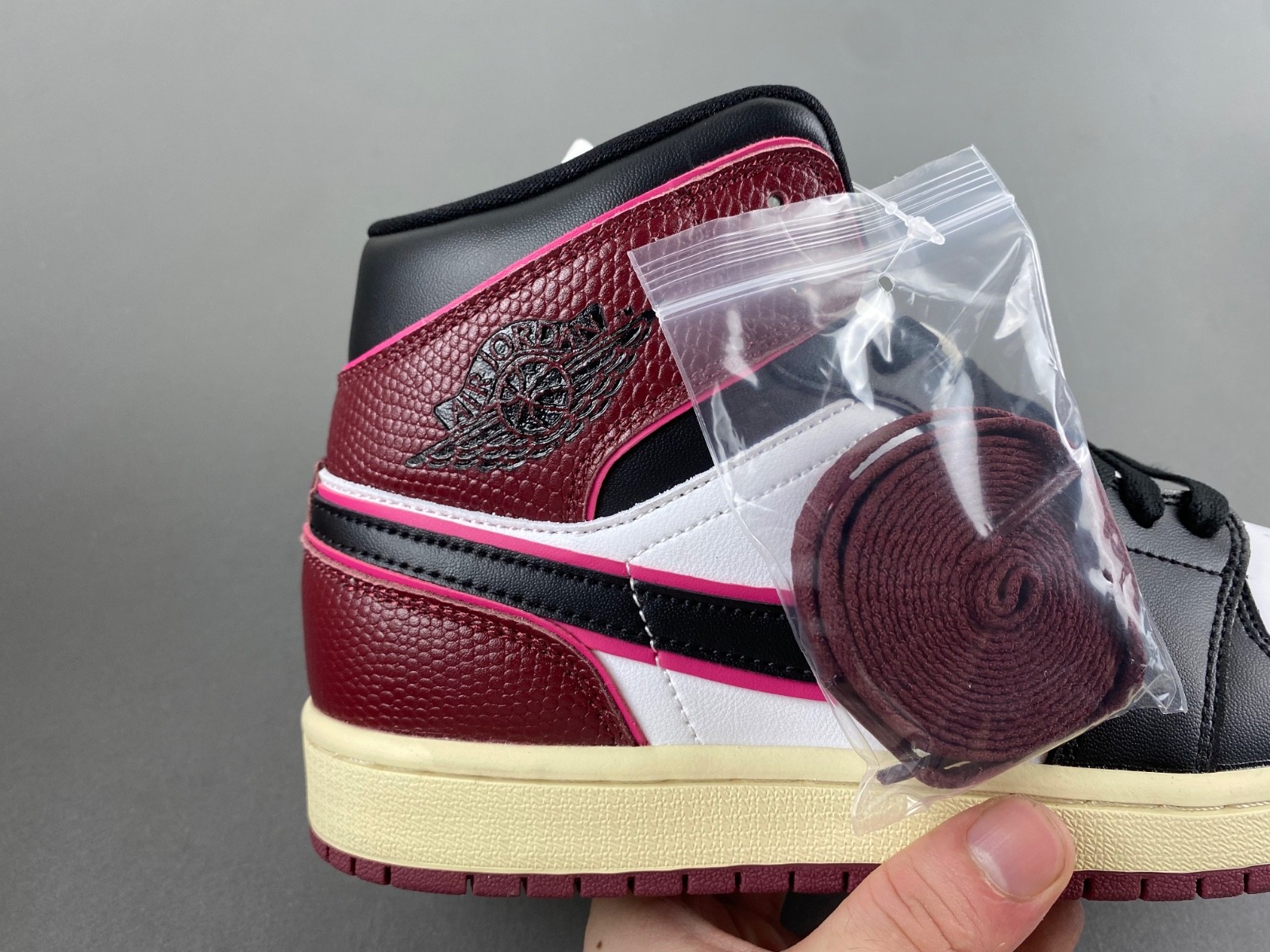 Air Jordan 1 Mid SE Bordeaux FQ7818-101