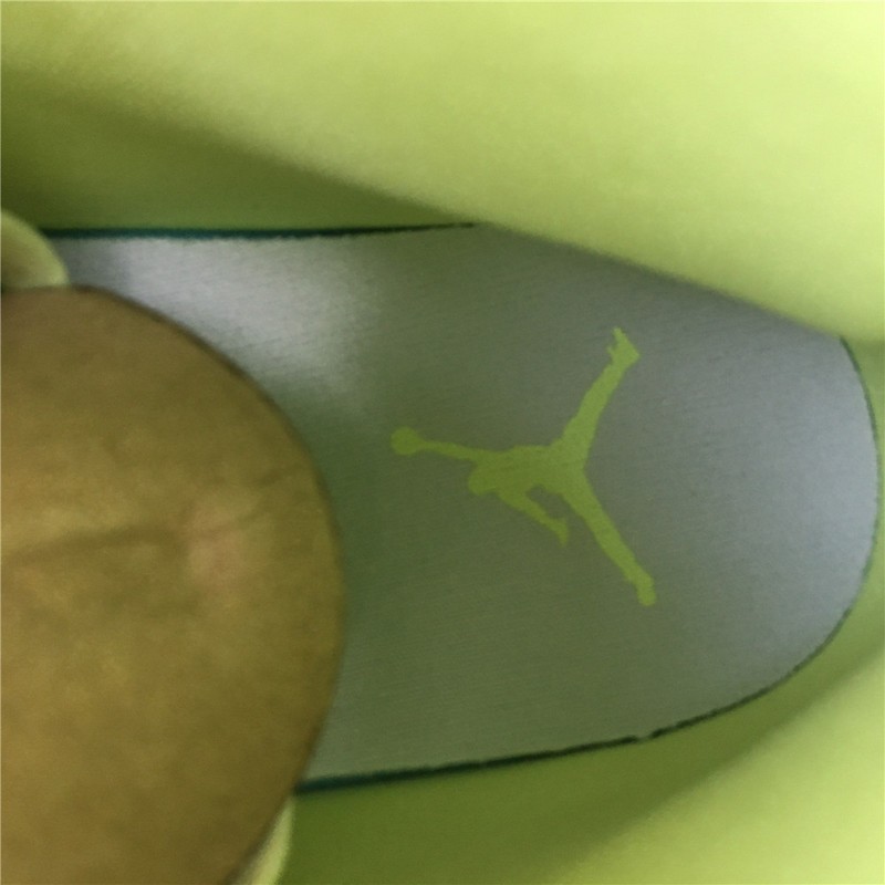 Air Jordan 1 Retro High Barely Volt AH7389-700