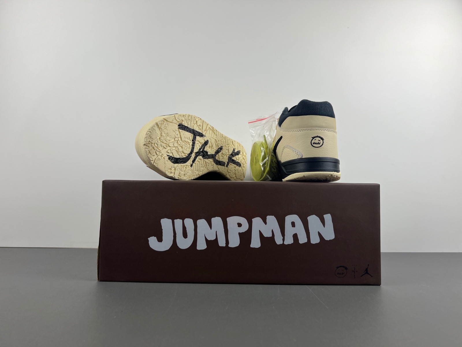 Travis Scott x Jordan Jumpman Jack "Bright Cactus" FZ8117-102