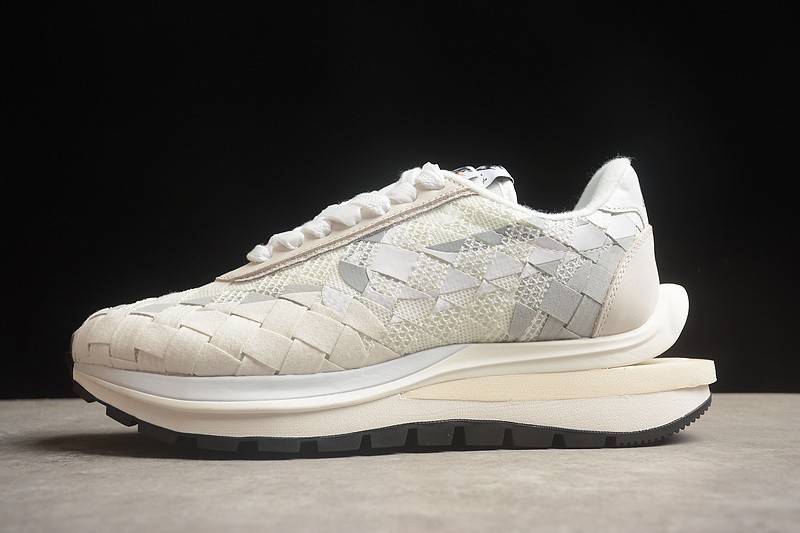 sacai x Nike LDVaporwaffle Mix Low White DR5209-100