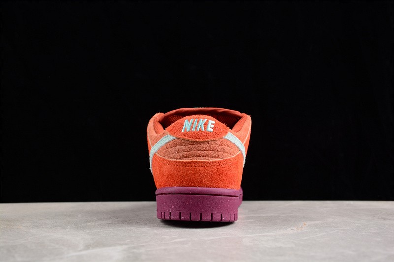 Nike SB Dunk Low 