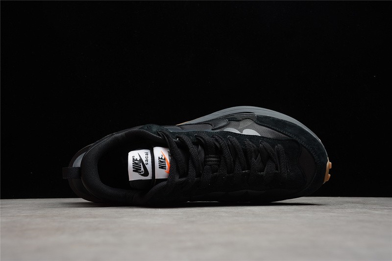 NIKE VAPORWAFFLE SACAI