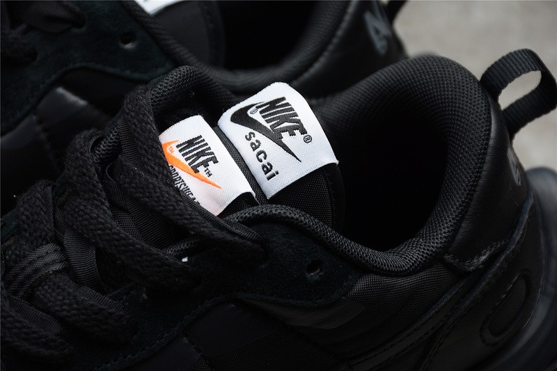 NIKE VAPORWAFFLE SACAI