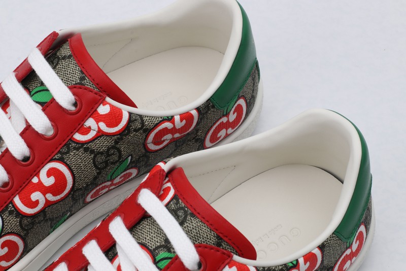 G*u*i* Trainer Sneaker45