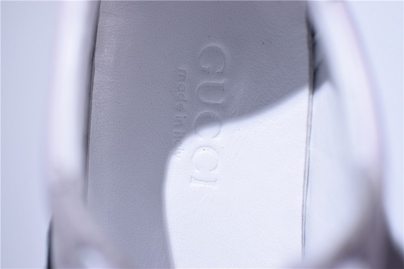 G*u*i* Ace Embroidered Low-Top Sneaker white with bee