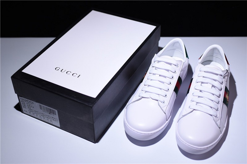 G*u*i* Ace Embroidered Low-Top Sneaker white with bee