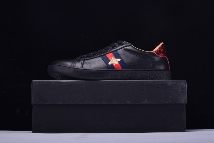 G*u*i* Ace Embroidered Low-Top Sneaker black with bee mens 431942-A38G0