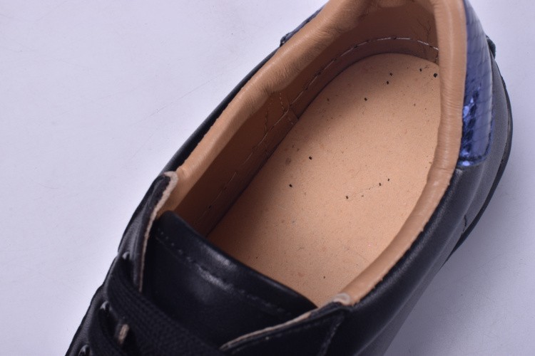G*u*i* Ace Embroidered Low-Top Sneaker black with bee mens 431942-A38G0