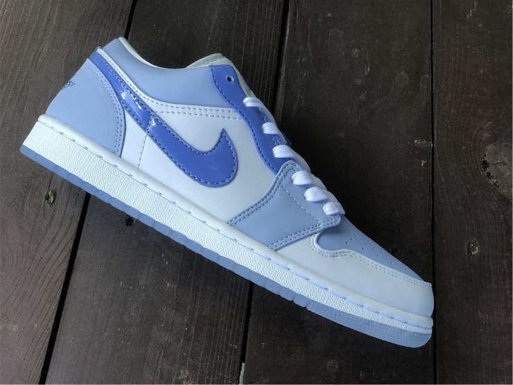 Air Jordan 1 Low Mighty Swooshers DM5442-040