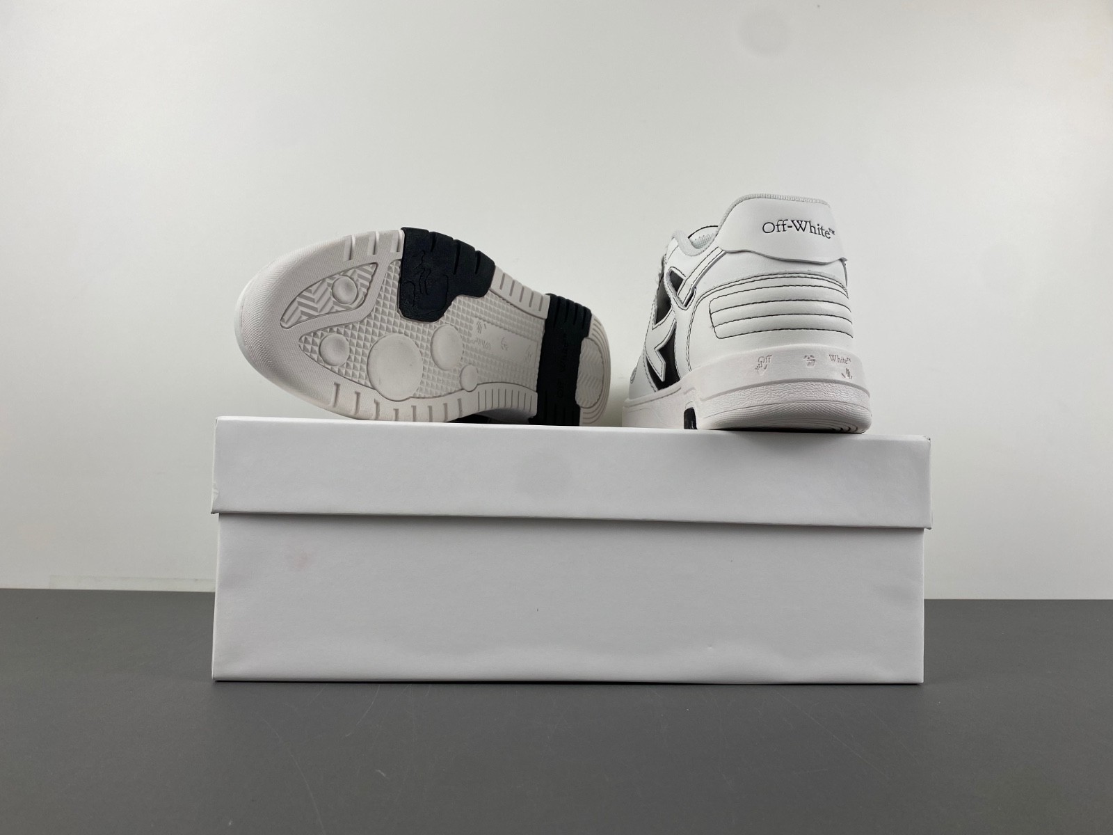 OFW Sneakers OW10047