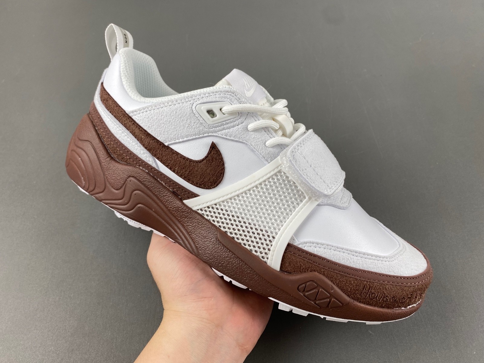 Travis Scott x Zoom Field Jaxx Light Chocolate HQ3073-100