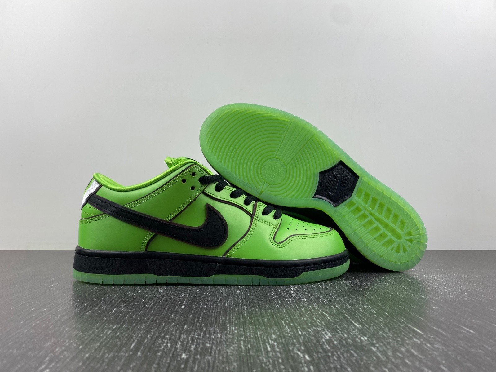 The Powerpuff Girls x Dunk Low Pro SB QS