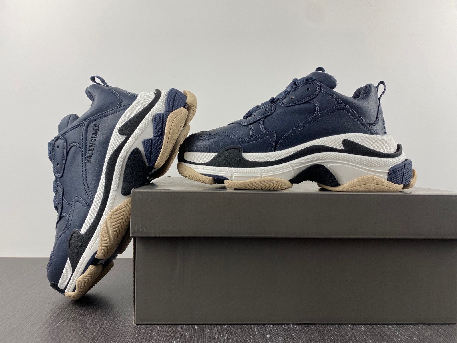 TRIPLES TRAINER SNEAKERS 2000056