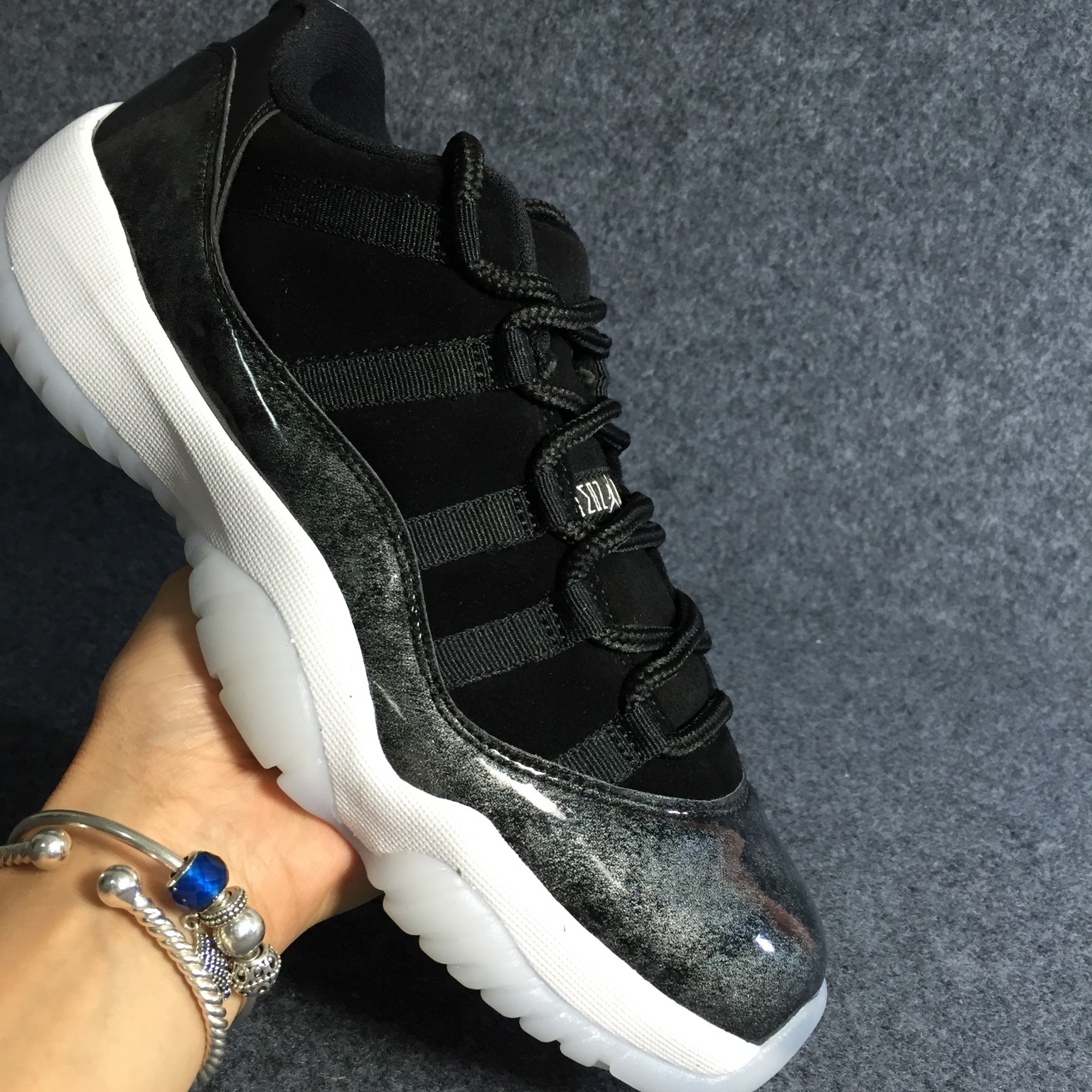 AIR JORDAN 11 RETRO LOW BG "BARON" 528895-010