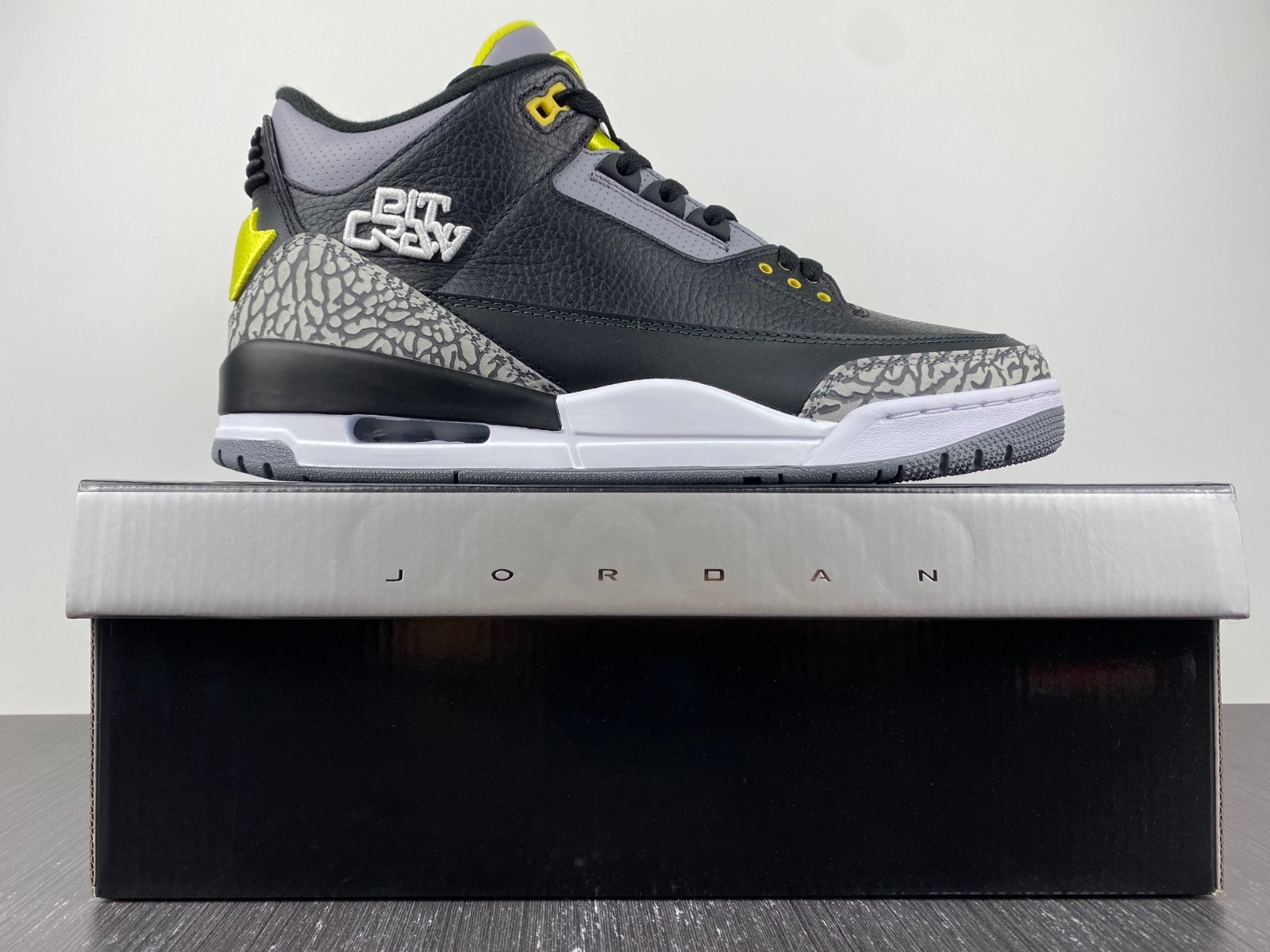 Air Jordan 3 Retro Oregon Ducks Pit Crew H011-MNJDLS-594-282240