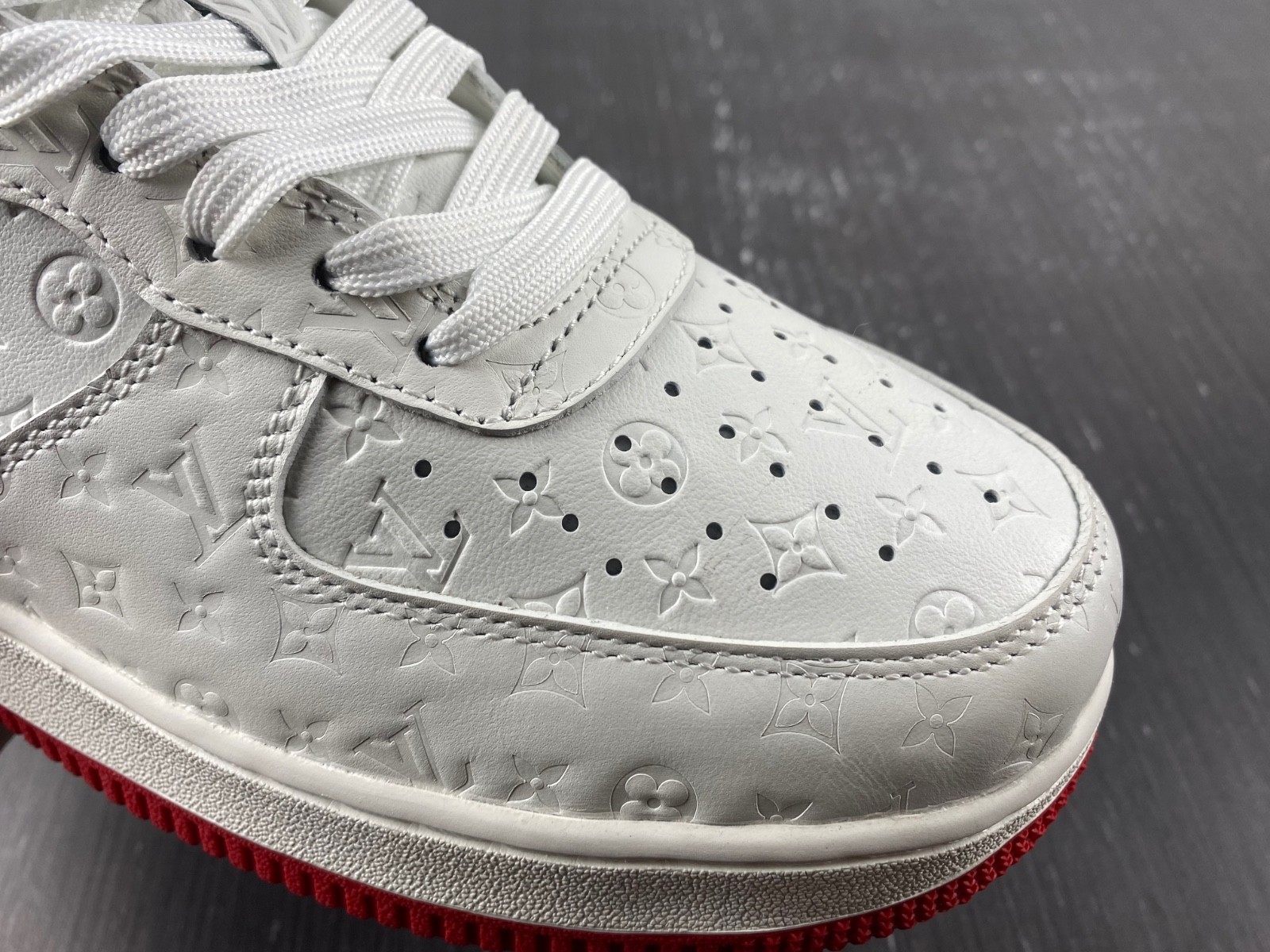 NIKE LOW AIR FORCE 1 X WHITE red