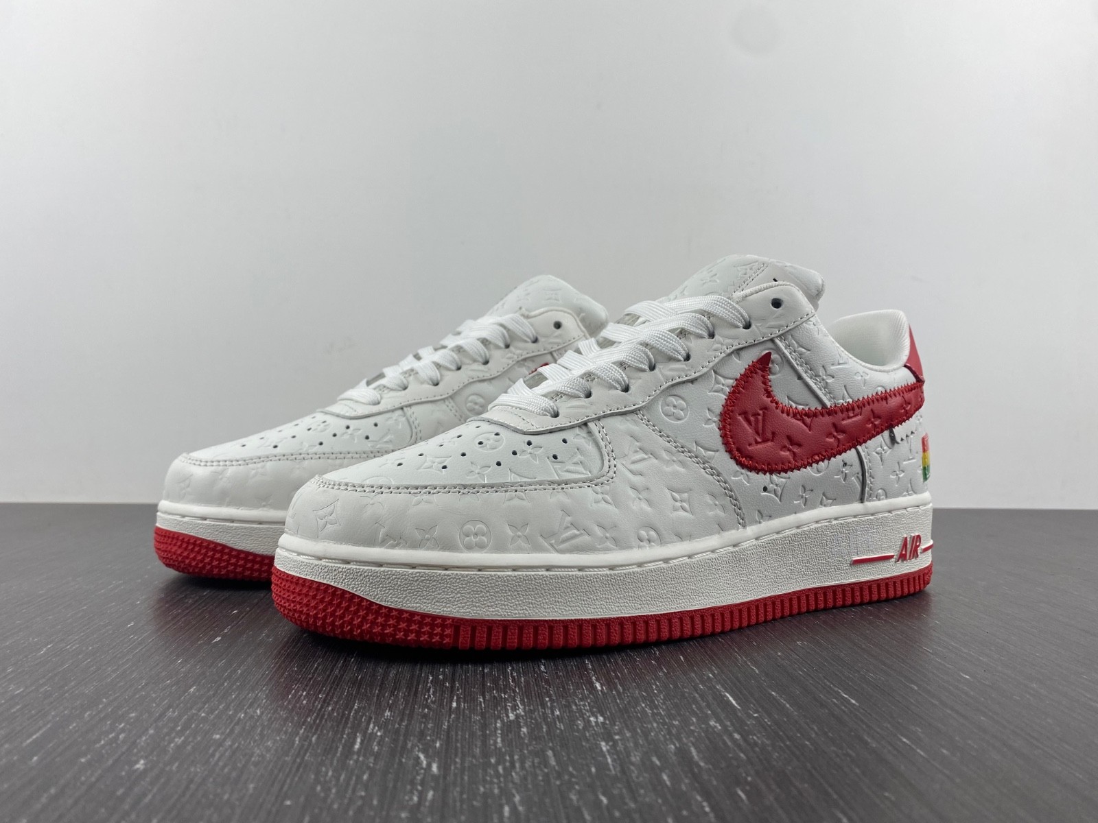 NIKE LOW AIR FORCE 1 X WHITE red