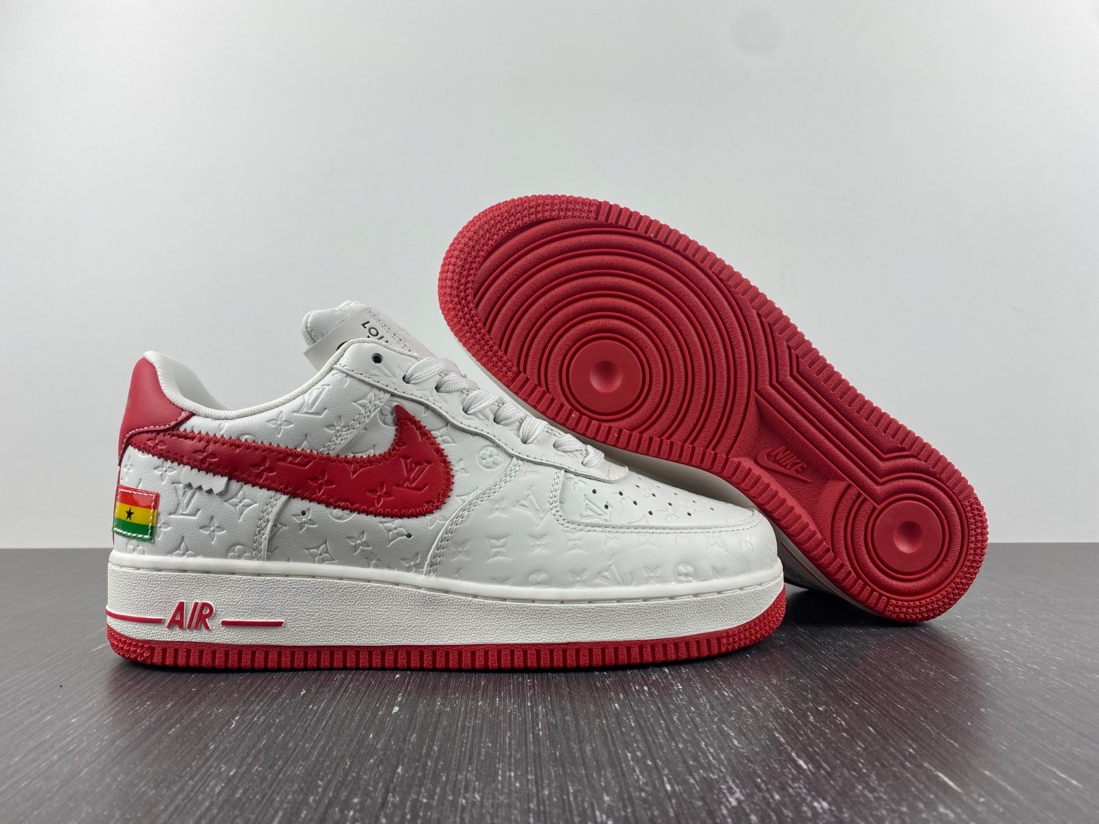 NIKE LOW AIR FORCE 1 X WHITE red