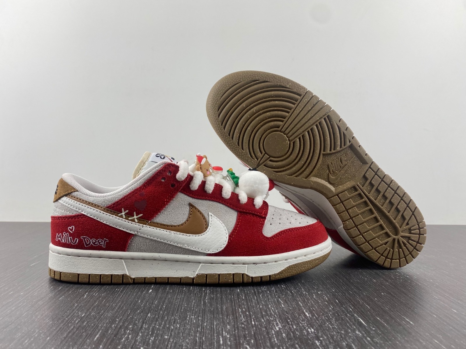 Nike SB Dunk Low 85 Christmas DO9457-112