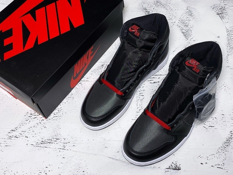 Air Jordan 1 Black Gym Red 555088-060