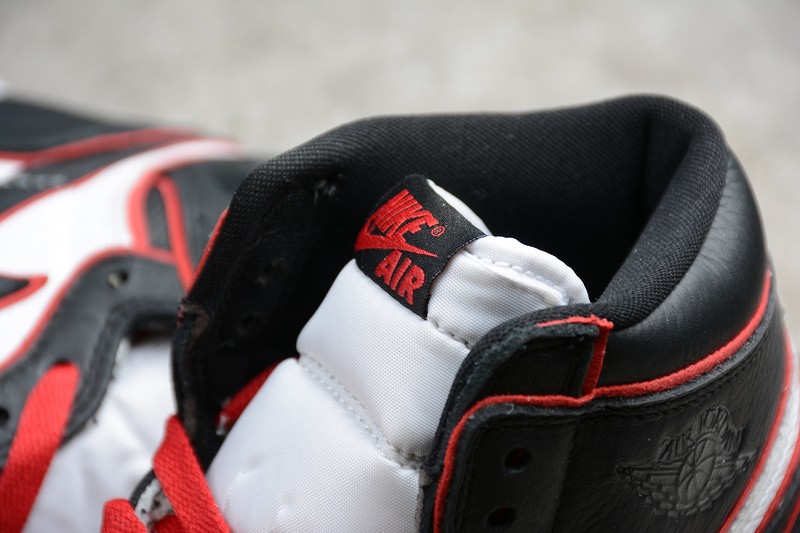 Air Jordan 1 Retro High Bloodline 555088-062