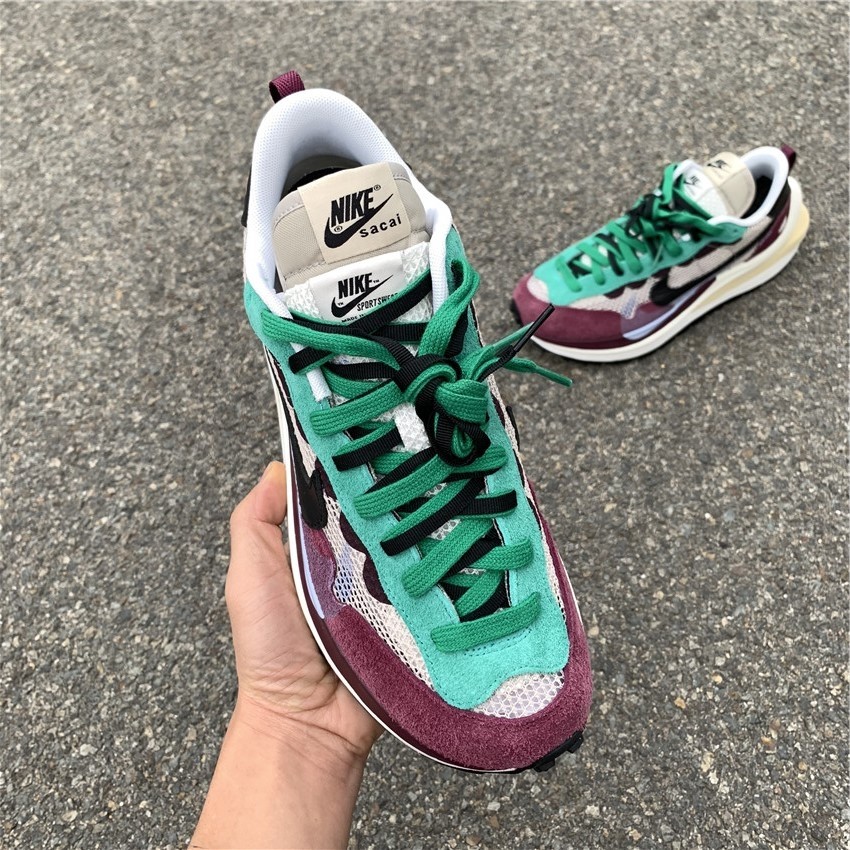 Nike Vaporwaffle sacai Villain Red Neptune Green DD3035-200