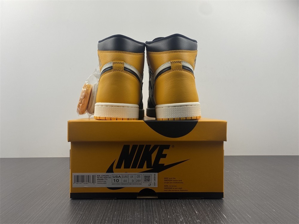 Air Jordan 1 High OG “Yellow Toe” 555088-711
