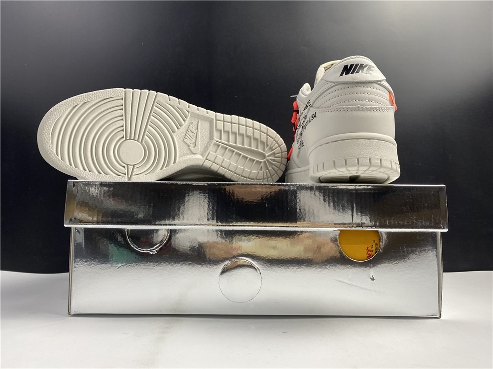Off-White x Nike Dunk Low CT0856-900