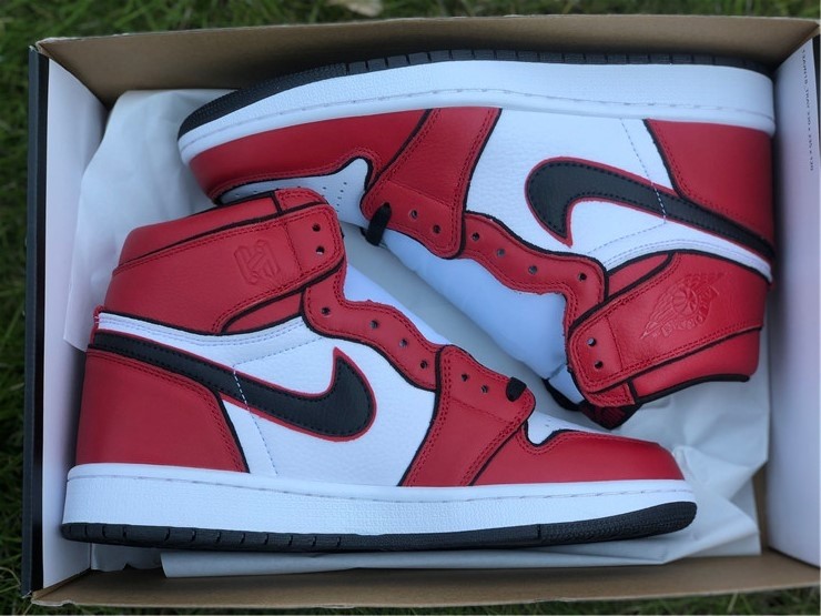 Air Jordan 1 Bloodline 2.0 555088-129