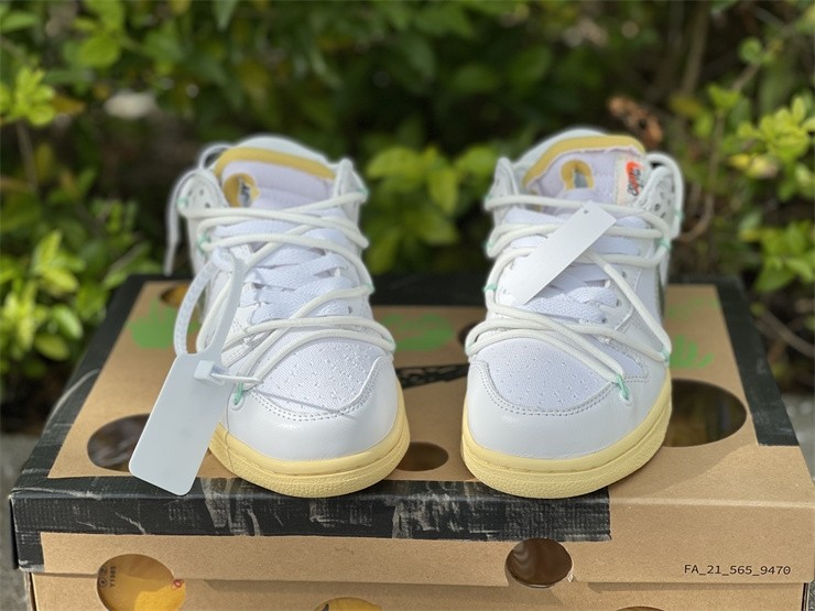 OFF-WHITE x Futura x Nike Dunk Low DM1602-127