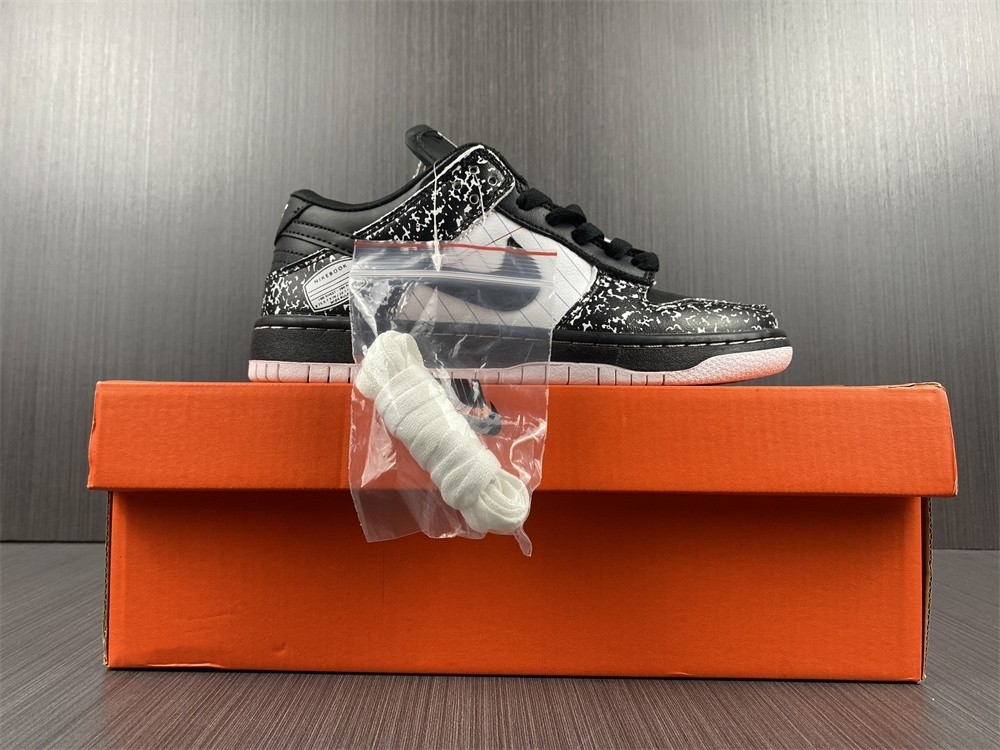 Nike Dunk Low Premium “Nikebook” 327624-001