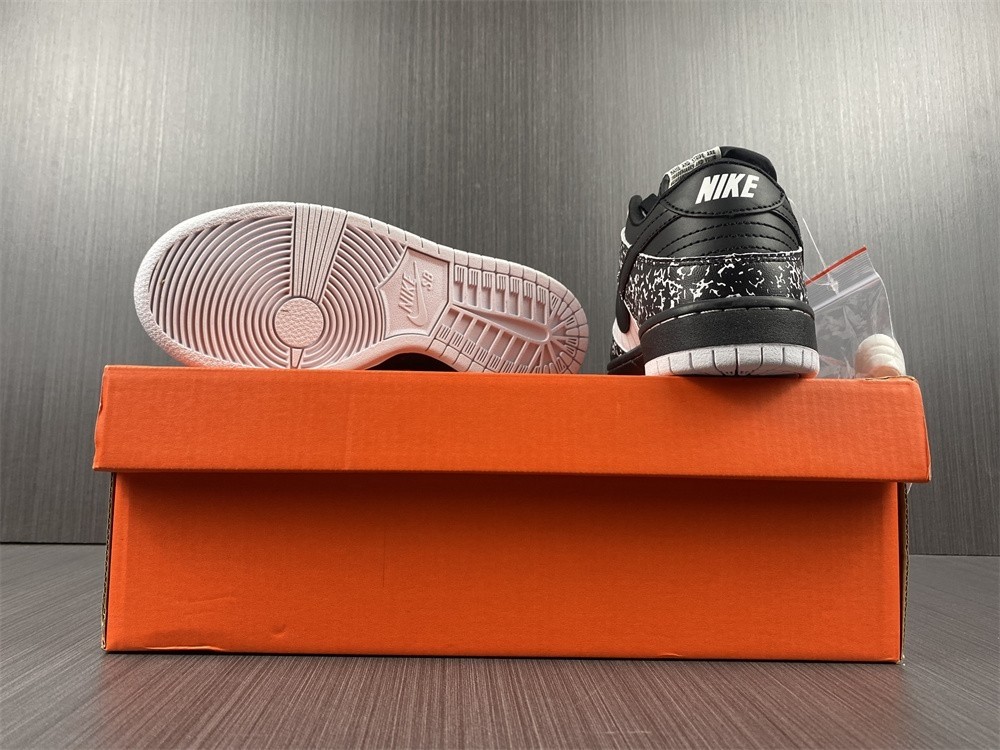 Nike Dunk Low Premium “Nikebook” 327624-001