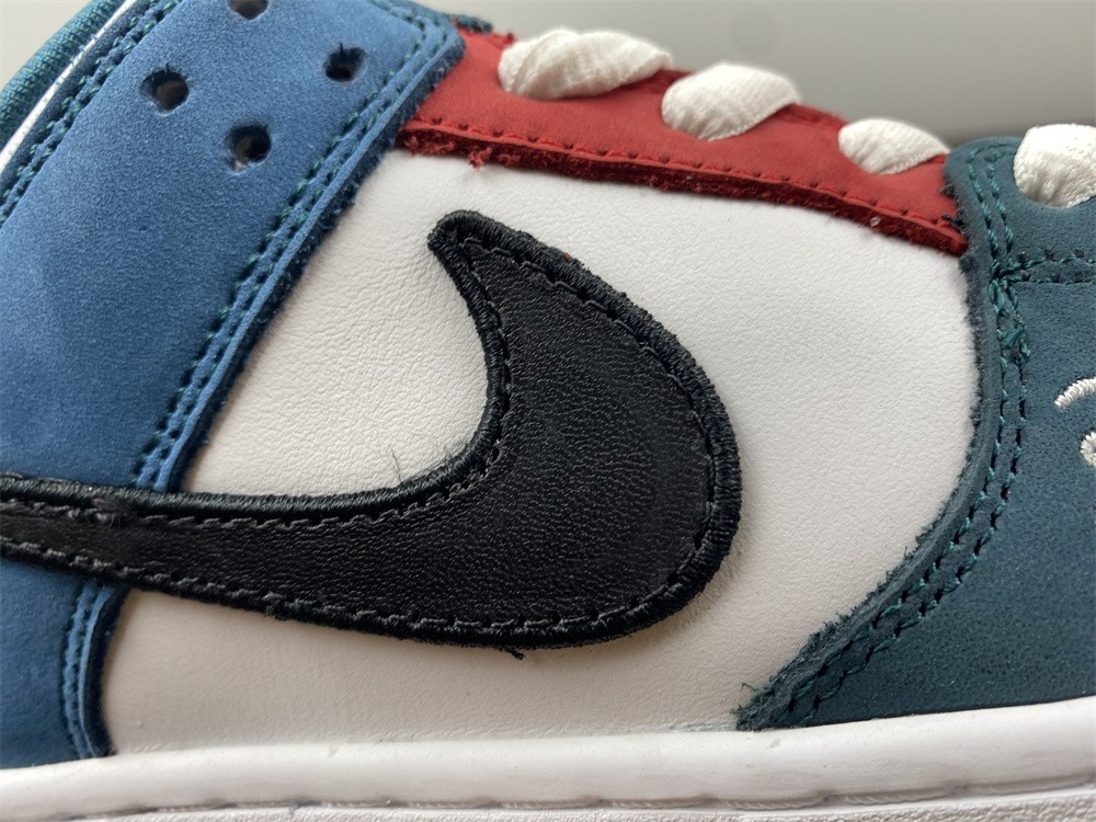 Parra x Nike SB Dunk Low DH7695-100