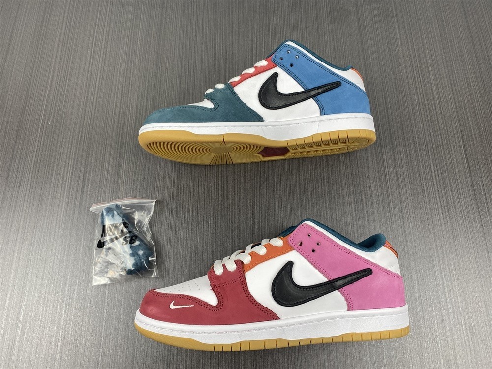 Parra x Nike SB Dunk Low DH7695-100
