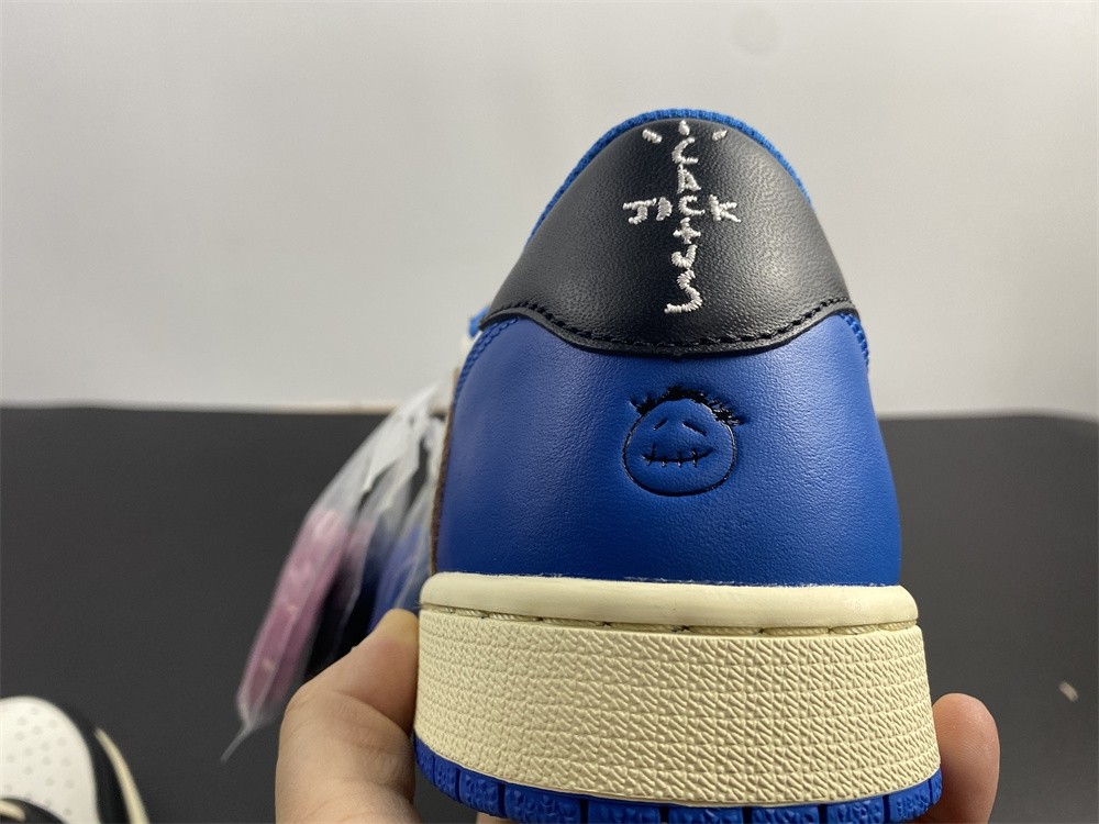 Travis Scott x Fragment x Air Jordan 1 Low OG DM7866-140