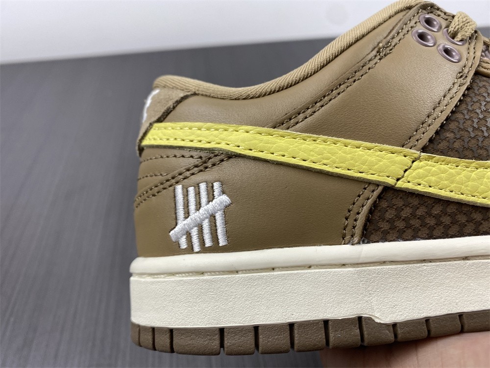 Undefeated x Nike Dunk Low DH3061-200