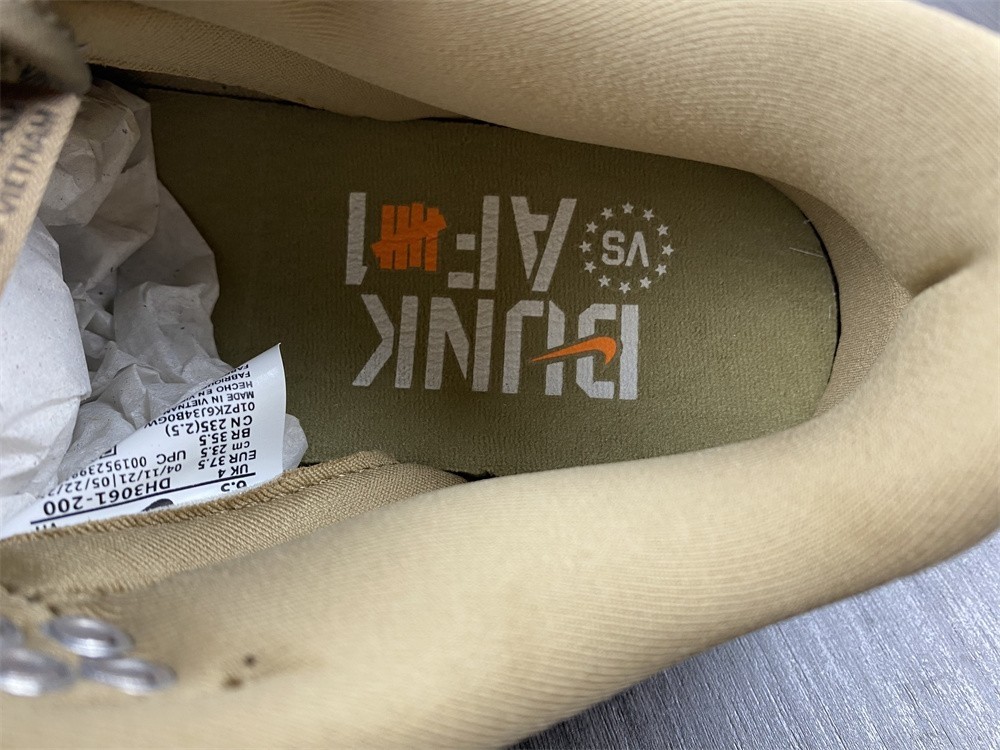 Undefeated x Nike Dunk Low DH3061-200