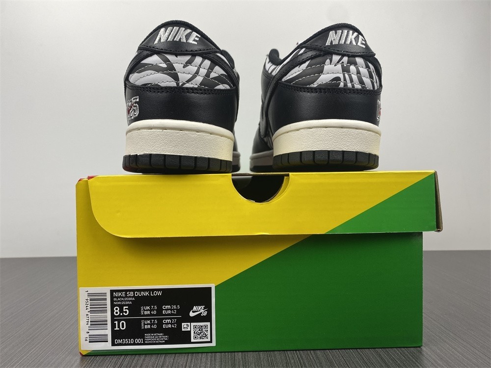 Quartersnacks x Nike SB Dunk Low Zebra DM3510-001